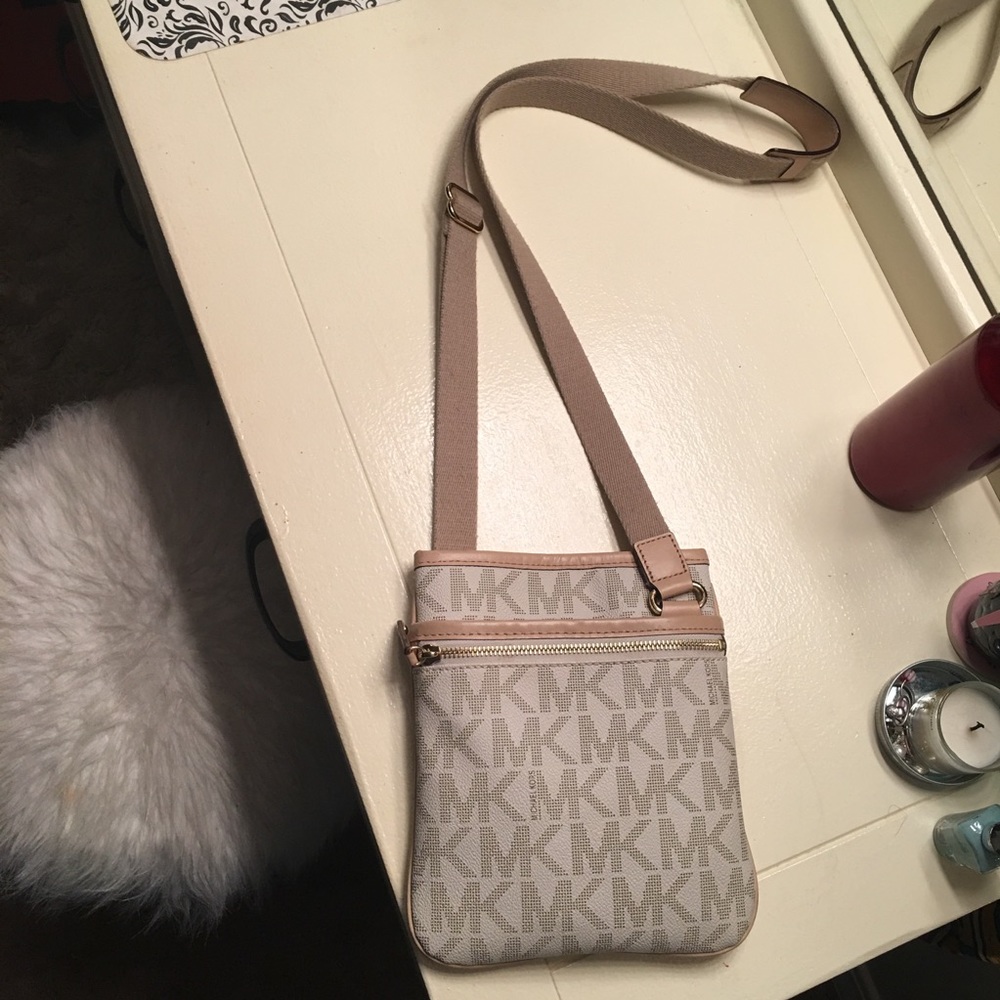 michael kors cross body purse
